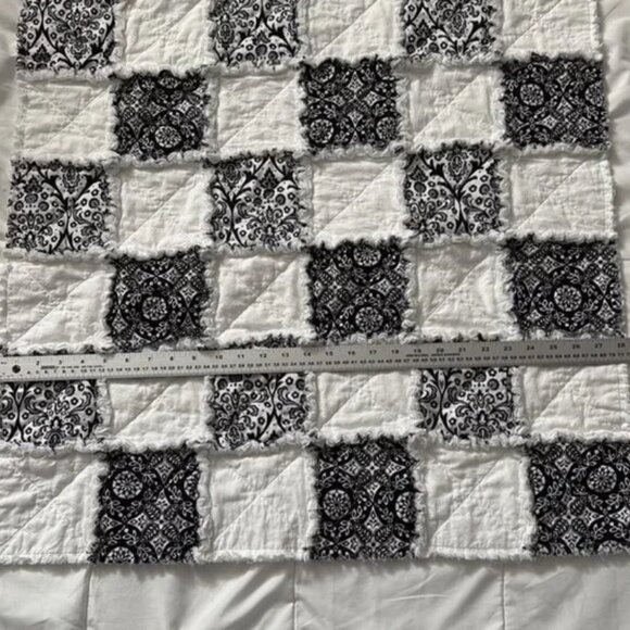 NWOT Handmade, black and white baby rag quilt - Picture 6 of 8